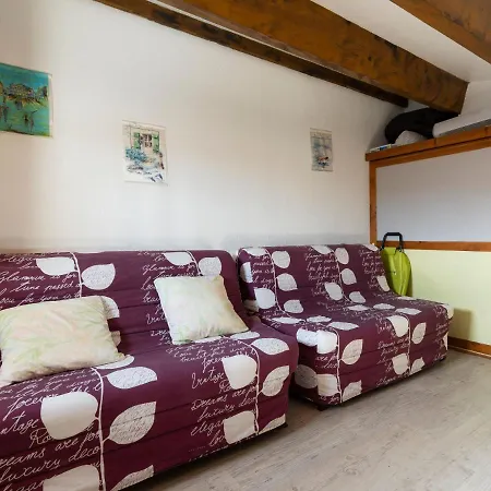 1 Bedroom And Mezzanine For 6 *